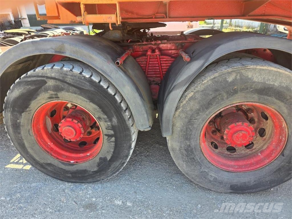 Volvo N12 Camiones de cama baja