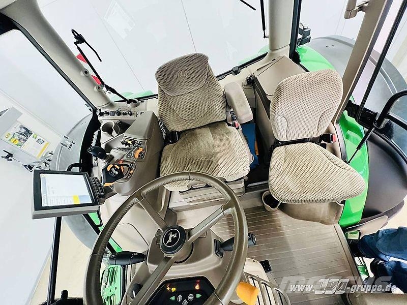 John Deere 6215R 曳引機
