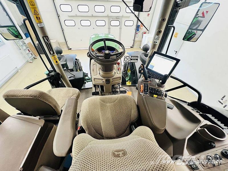 John Deere 6215R 曳引機