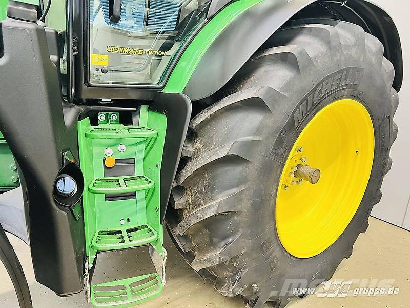 John Deere 6215R 曳引機