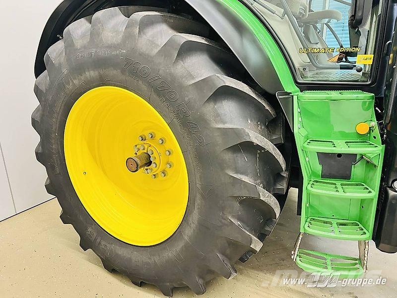 John Deere 6215R 曳引機