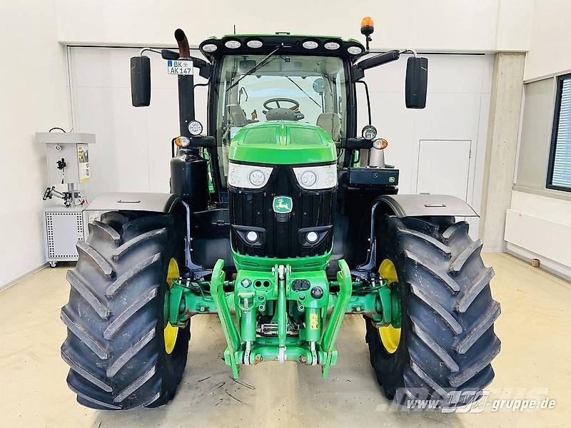 John Deere 6215R 曳引機