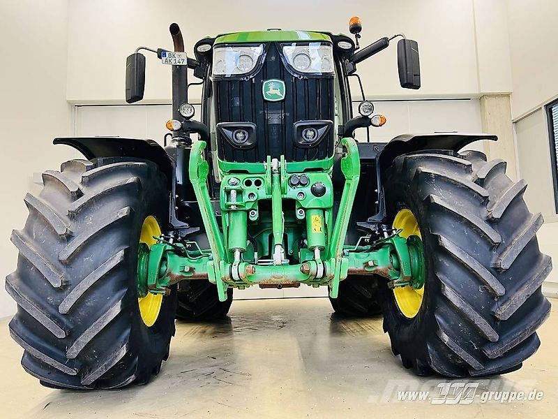 John Deere 6215R 曳引機