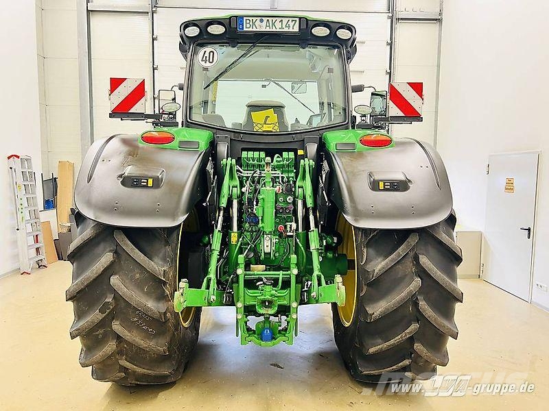 John Deere 6215R 曳引機