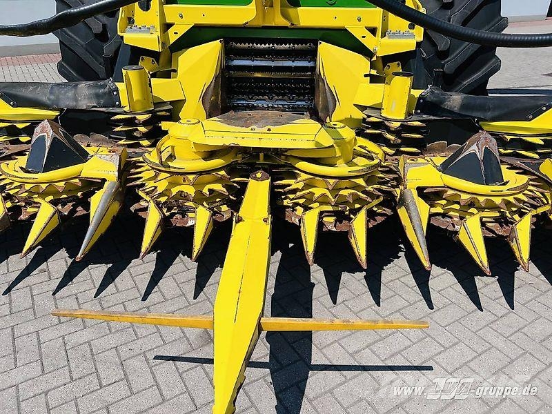 John Deere 8300 Otros