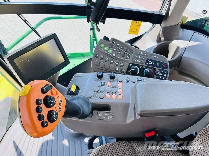 John Deere 8300 Otros