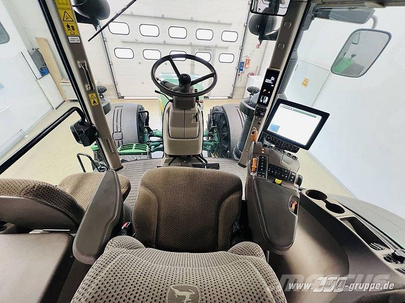 John Deere 8320R E23-PowerShift Traktory