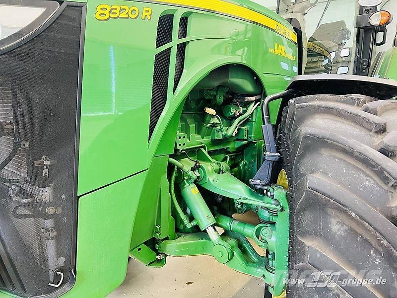 John Deere 8320R E23-PowerShift Traktory