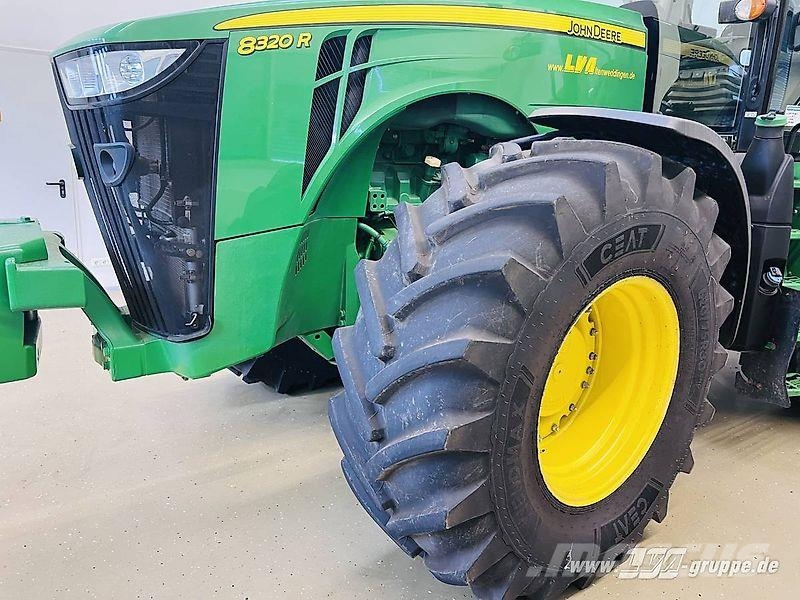 John Deere 8320R E23-PowerShift Traktory
