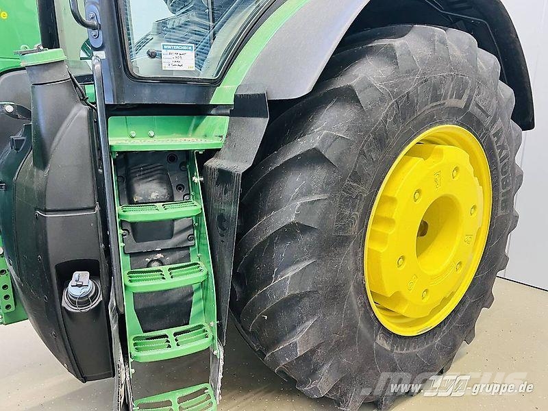 John Deere 8320R E23-PowerShift Traktory