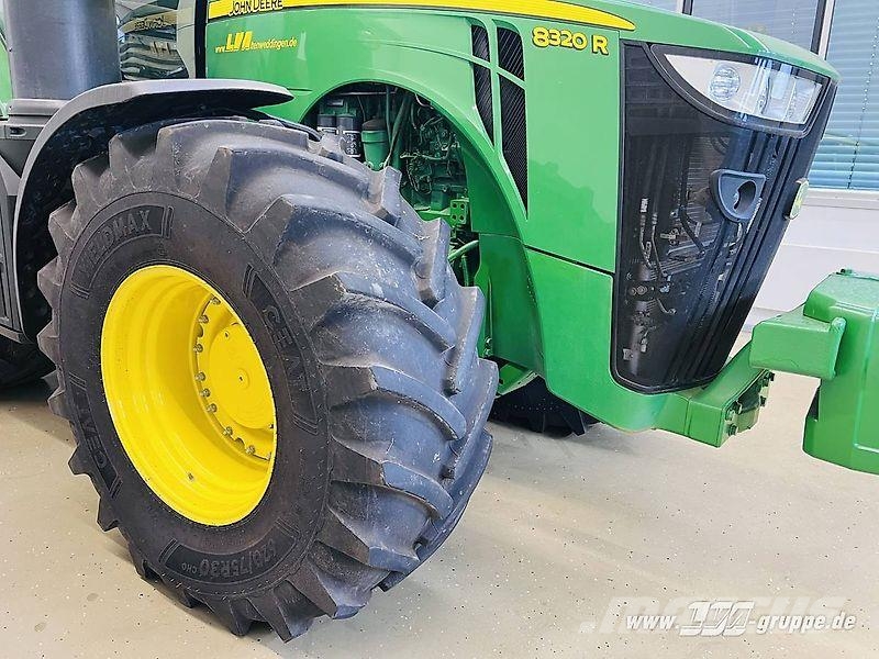 John Deere 8320R E23-PowerShift Traktory