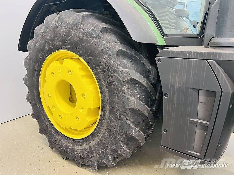 John Deere 8320R E23-PowerShift Traktory
