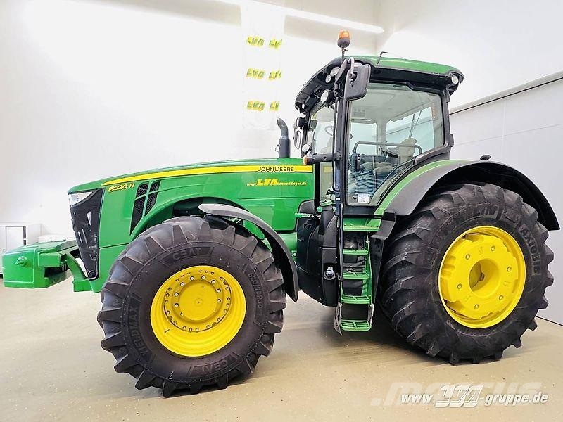 John Deere 8320R E23-PowerShift Traktory