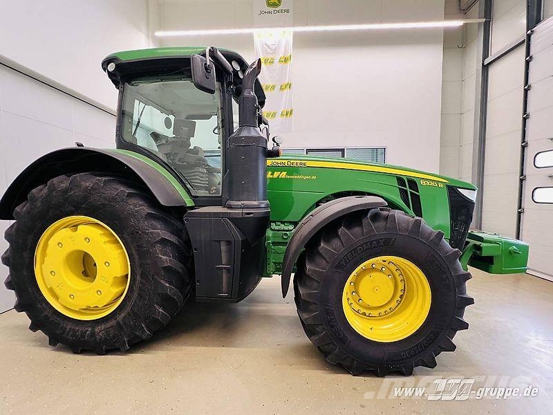 John Deere 8320R E23-PowerShift Traktory