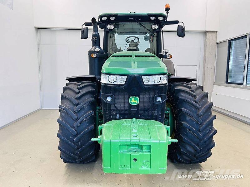 John Deere 8320R E23-PowerShift Traktory