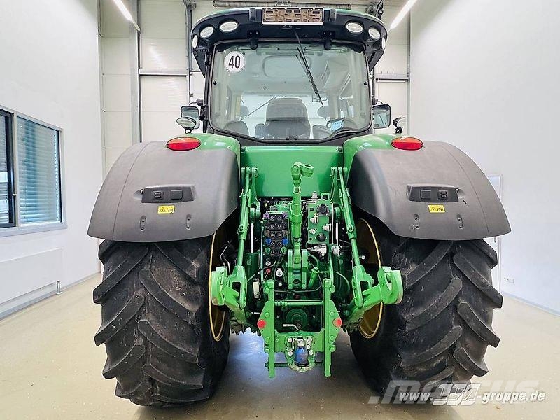 John Deere 8320R E23-PowerShift Traktory