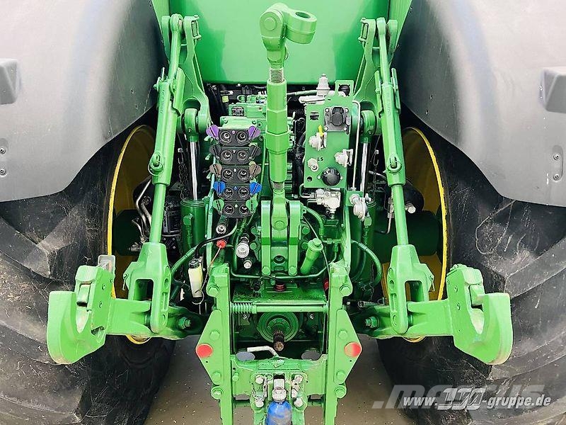 John Deere 8320R E23-PowerShift Traktory