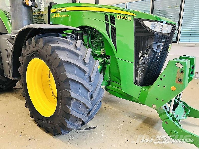 John Deere 8345R FRONT PTO Tractoren