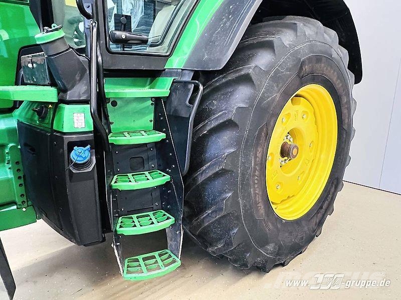 John Deere 8R 370 Tractors
