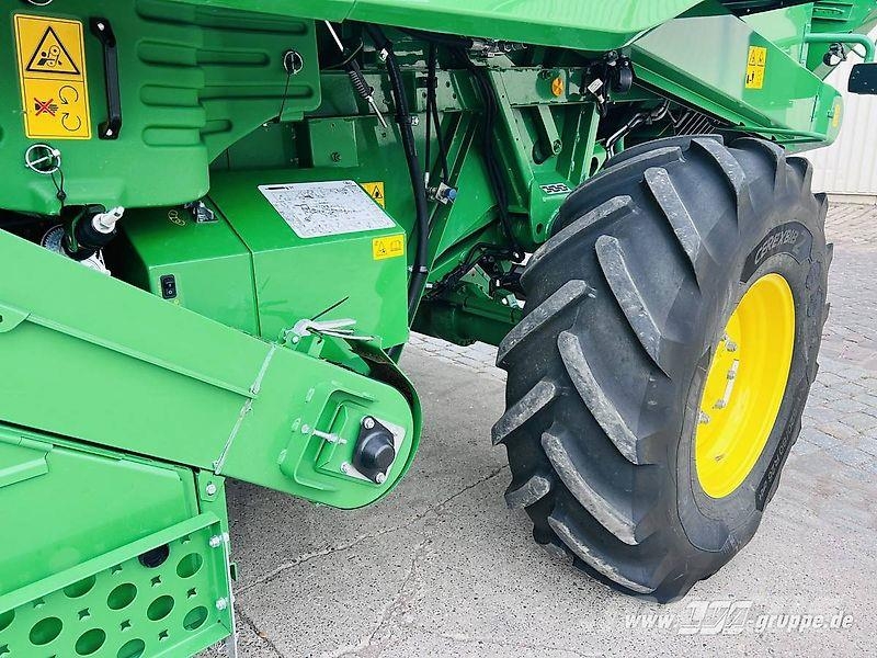 John Deere T660 Combine harvesters