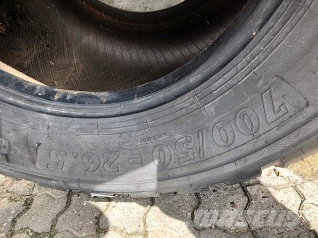 BKT 700/50-26.5 Padangos, ratai ir ratlankiai
