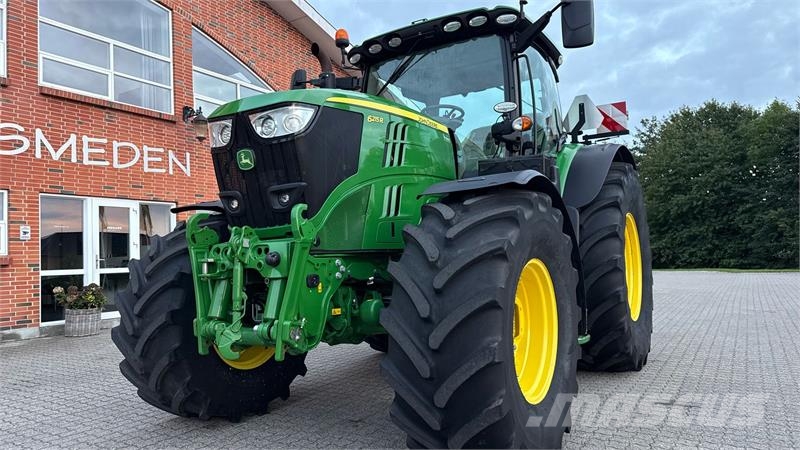 John Deere 6215R Traktory