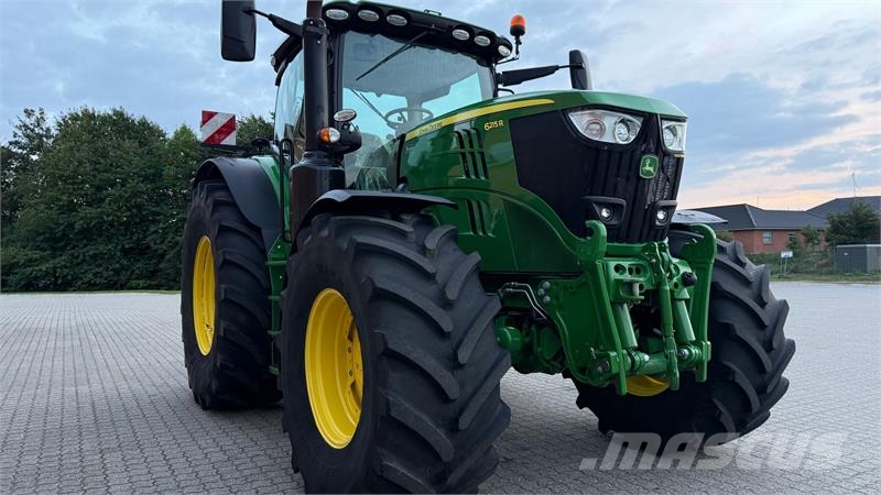 John Deere 6215R Трактори