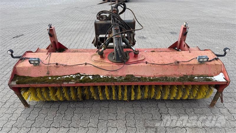 JST 250 cm. hydraulisk kost Lakaisukoneet