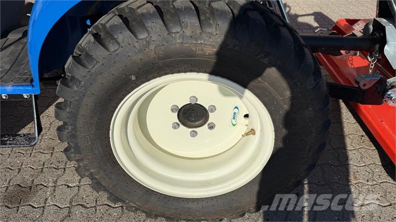 New Holland Boomer 25 + Muratori MZ4SXL 125 Kompakttraktorid