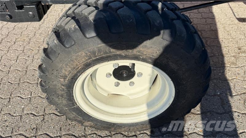 New Holland Boomer 25 + Muratori MZ4SXL 125 Kompakttraktorid