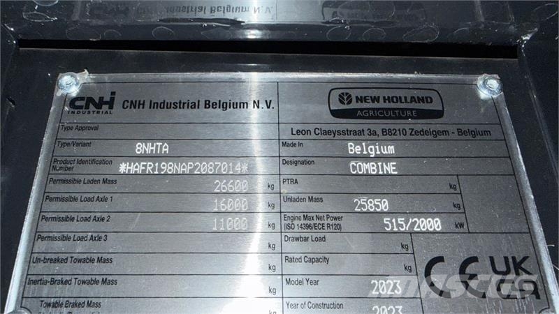 New Holland CR10.90 + 45” MacDon FD245 حصادات