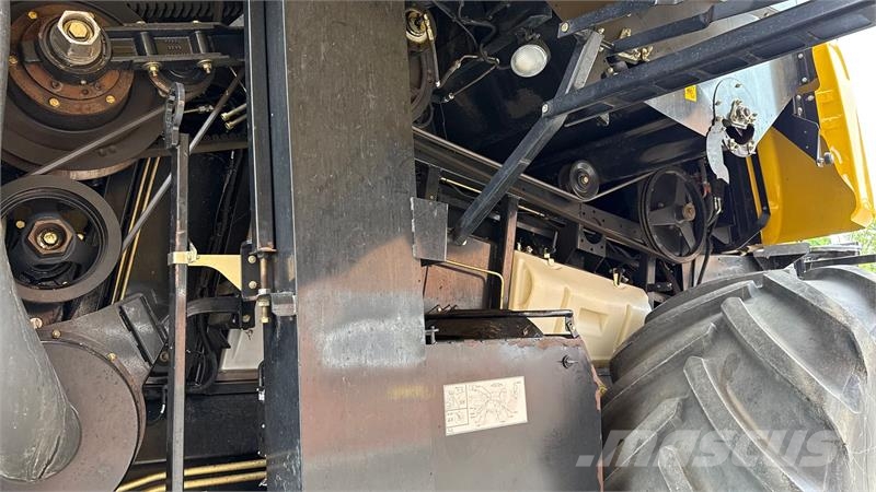 New Holland CR9080 SLH Elevation + 35” VarioFeed HD Ceifeiras debulhadoras