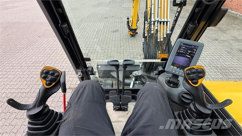 New Holland E60D + Engcon EC206 Gravemaskiner på larvebånd