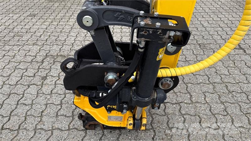 New Holland E60D + Engcon EC206 Gravemaskiner på larvebånd