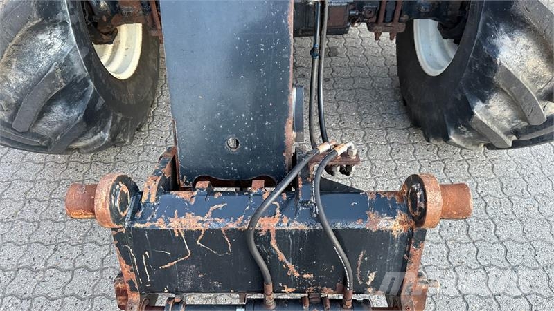 New Holland LM 7.35 مناولات متداخلة