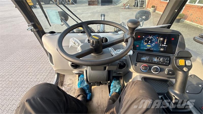 New Holland W80C LR-HS Pale gommate