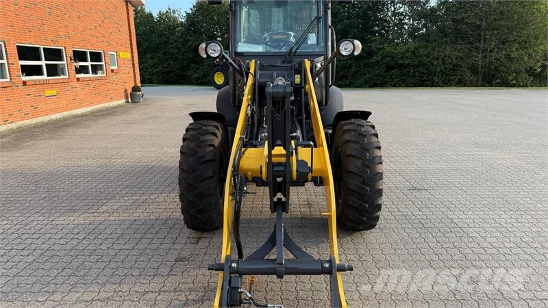 New Holland W80C LR-HS Pale gommate