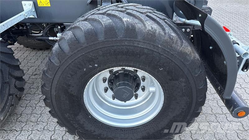 Peecon Compact HS 19000 XL Hook lift trailers