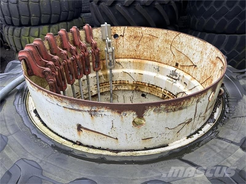 Pirelli 18.4 R38 Opony, koła i felgi