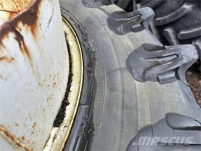 Pirelli 18.4 R38 Opony, koła i felgi