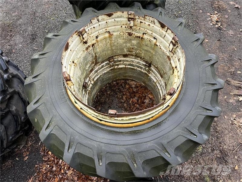 Pirelli 20.8 R38 Gume, točkovi i felne