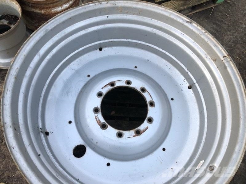 Titan 23x42 10 huls fra NH T7.315 Tyres, wheels and rims