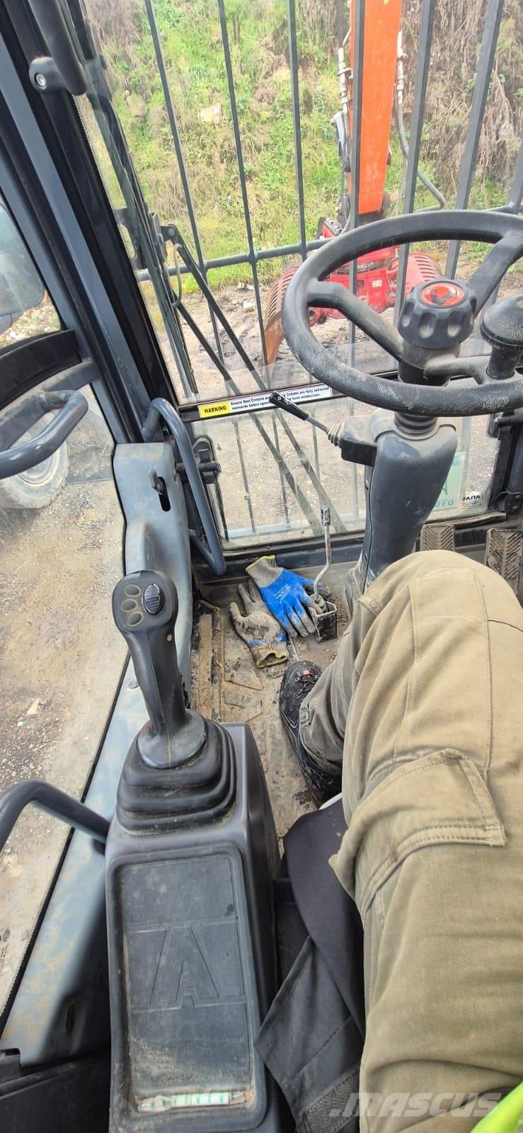 Atlas 200 MH Stroje pro manipulaci s odpadem