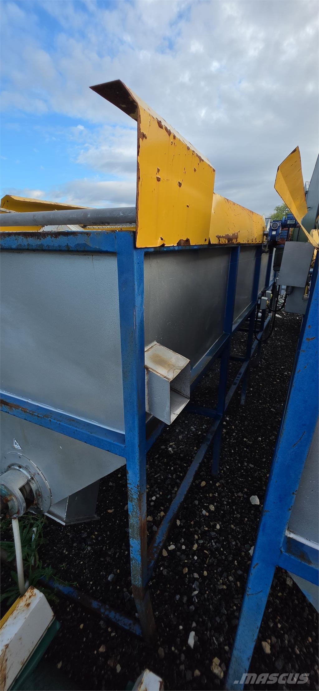  Float Sink Tanks x 2 معدة فرز -> معدة فرز المخلفات