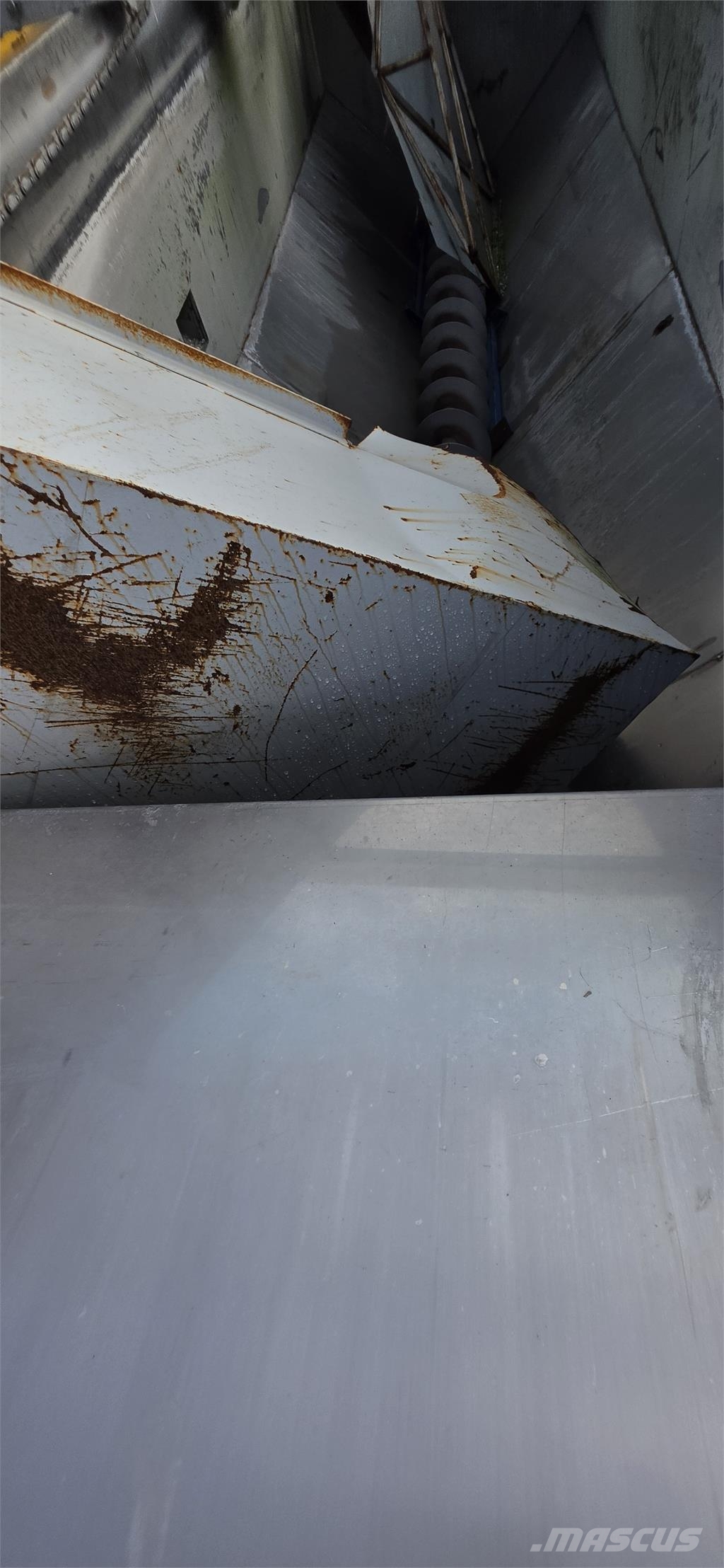  Float Sink Tanks x 2 معدة فرز -> معدة فرز المخلفات