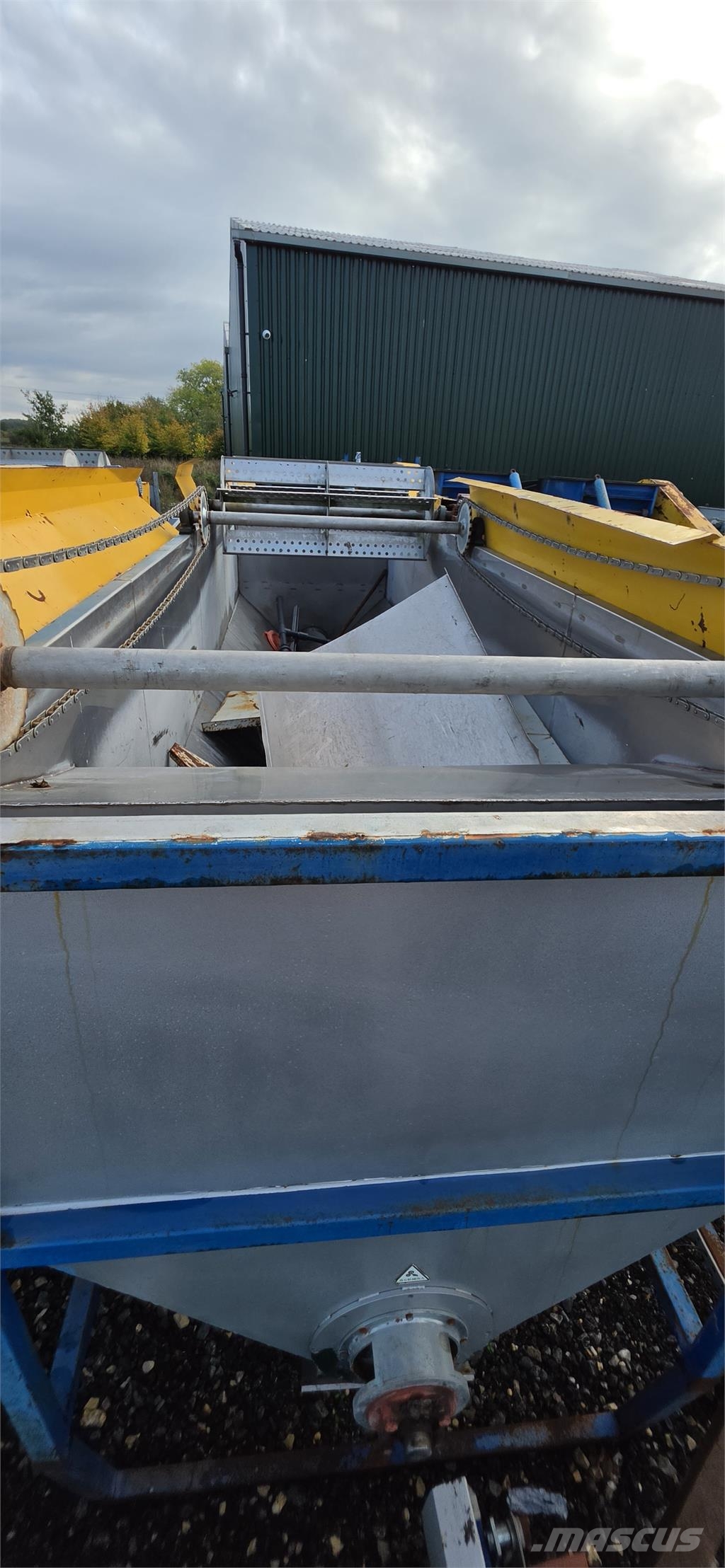  Float Sink Tanks x 2 معدة فرز -> معدة فرز المخلفات