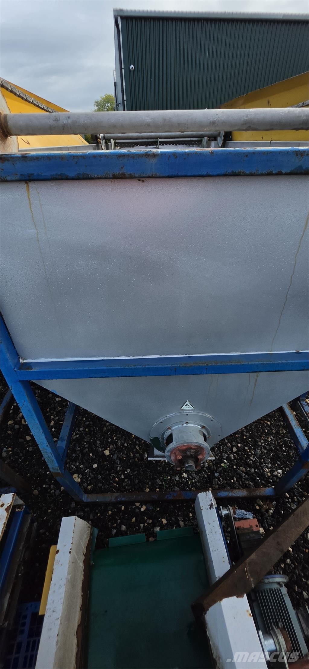  Float Sink Tanks x 2 معدة فرز -> معدة فرز المخلفات