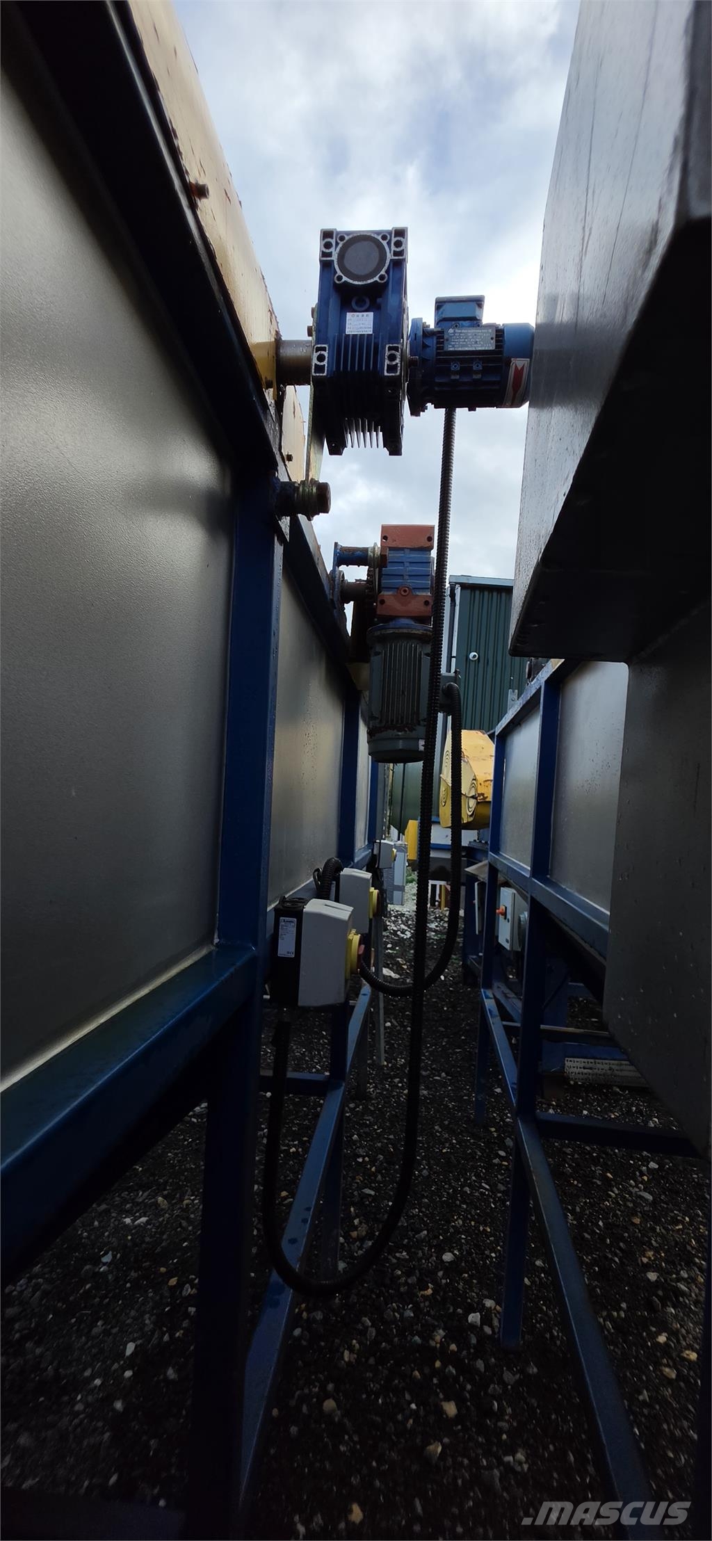  Float Sink Tanks x 2 معدة فرز -> معدة فرز المخلفات