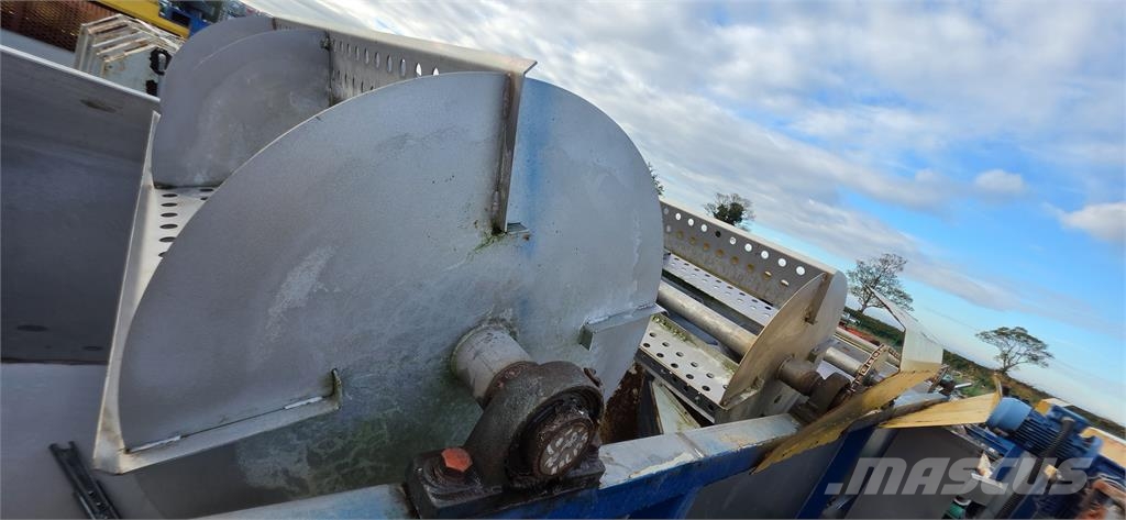  Float Sink Tanks x 2 معدة فرز -> معدة فرز المخلفات