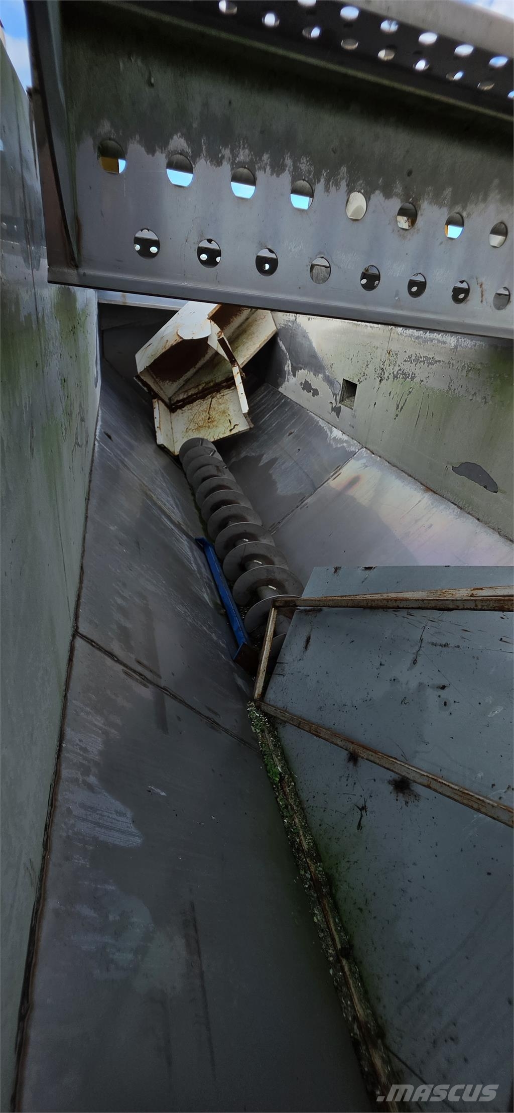  Float Sink Tanks x 2 معدة فرز -> معدة فرز المخلفات